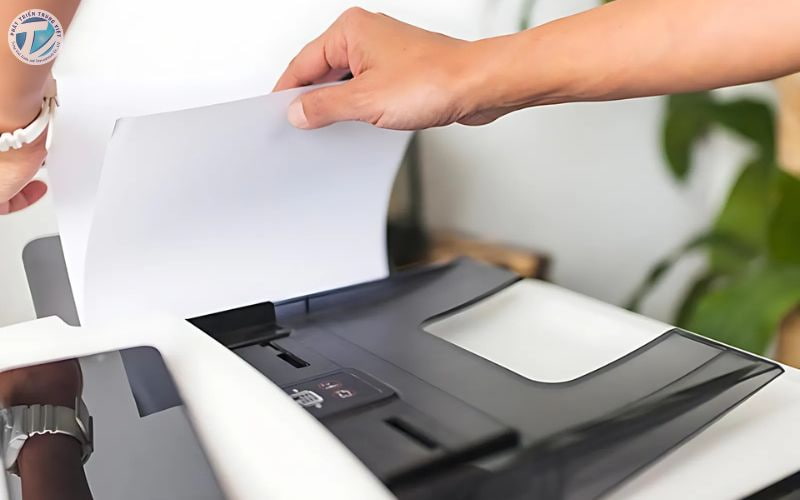 Cách sử dụng máy in Canon LBP 2900 bước 1 kiểm tra giấy và mực in